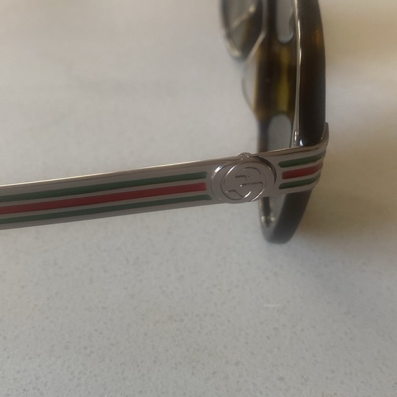 Gucci Sunglasses.  As new.  Perfect Condition - Picture 4 of 9